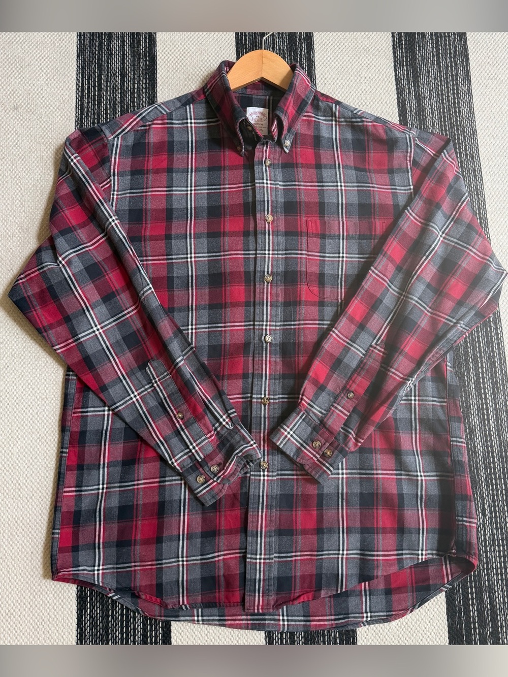 Brooks Brother Men's Madison Red and Black Plaid Button-Down Long Sleeve Shirt M